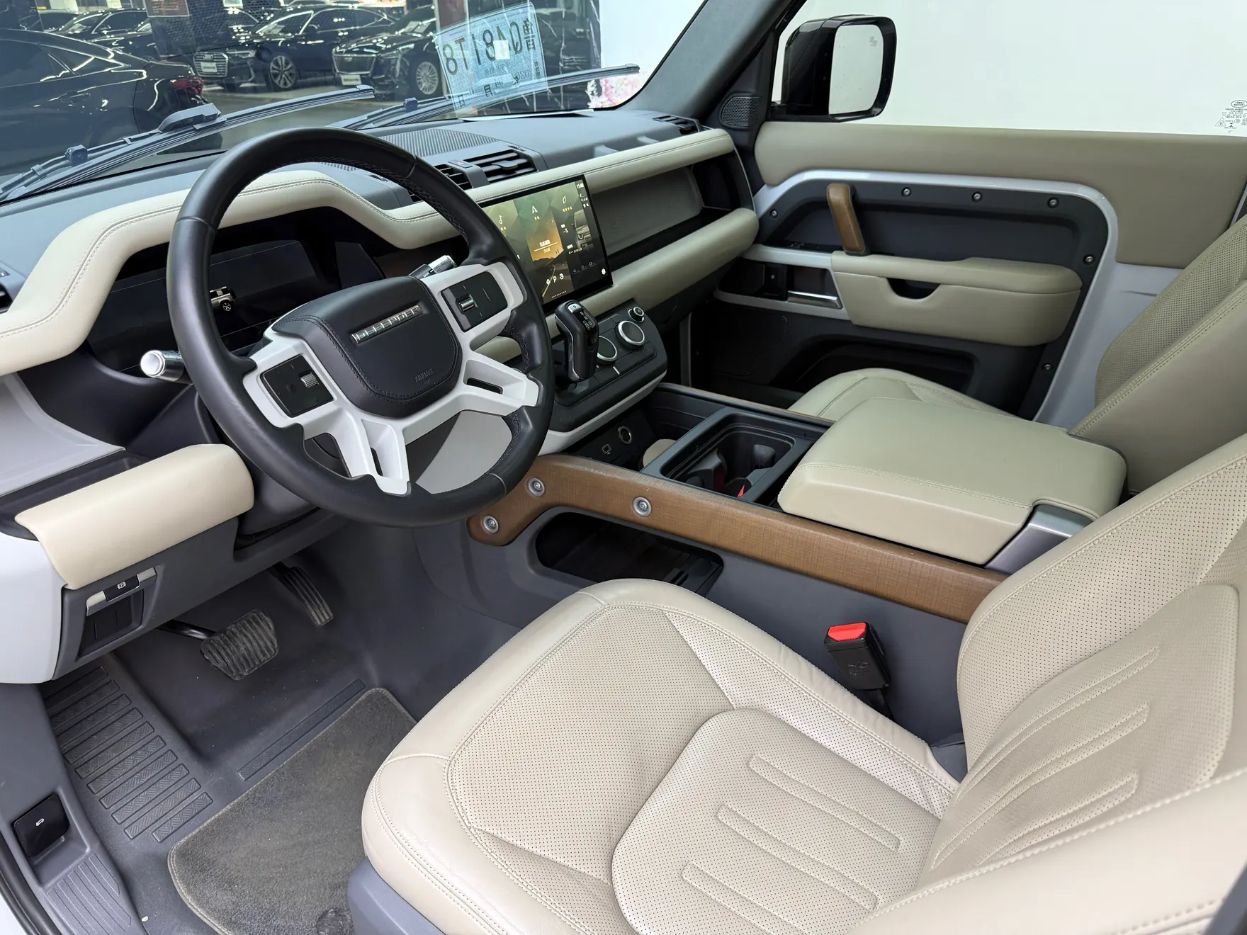Land Rover Defender, 2023 18