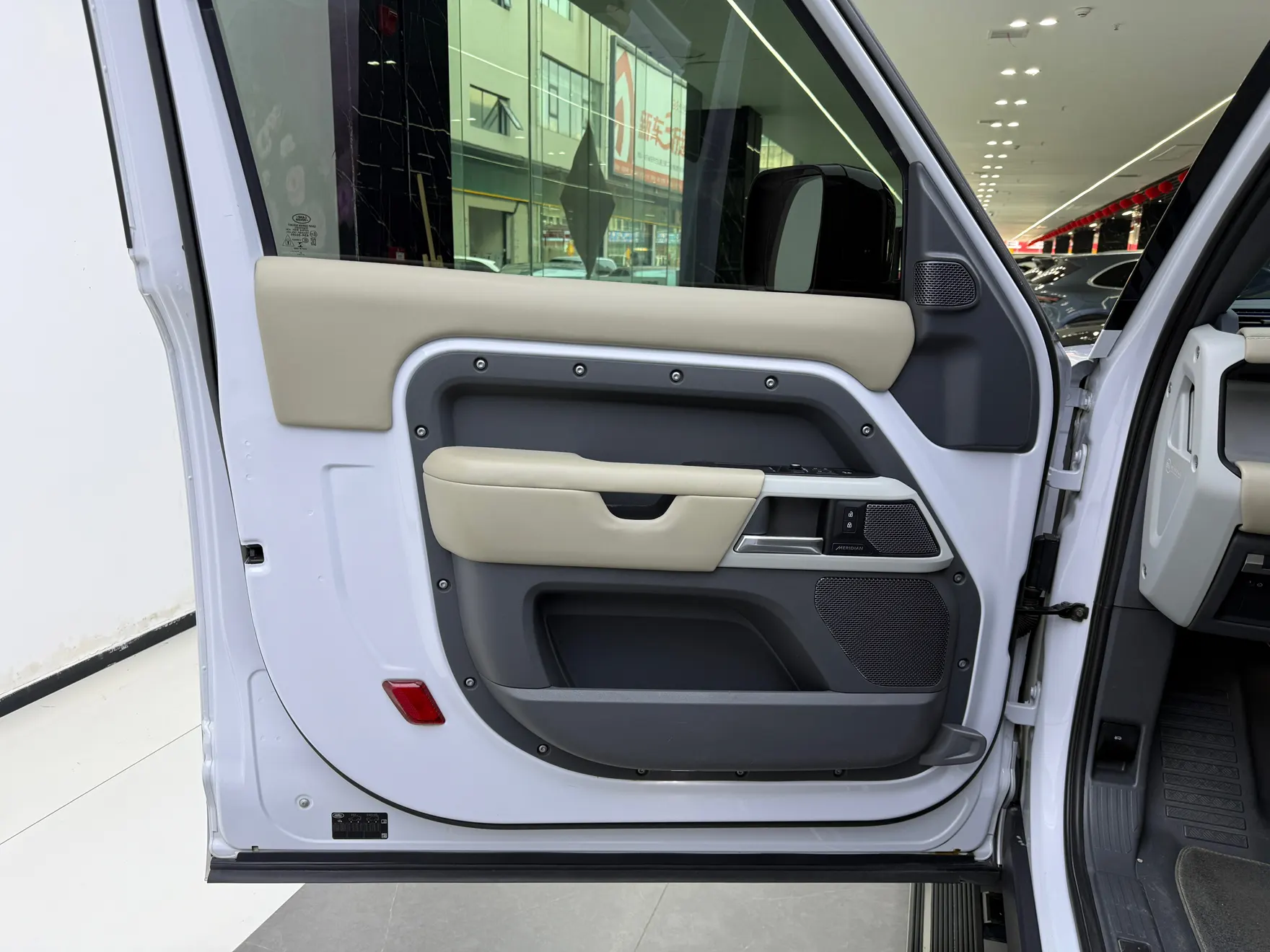 Land Rover Defender, 2023 17