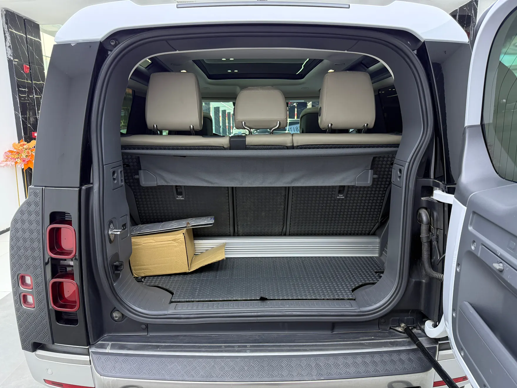 Land Rover Defender, 2023 26