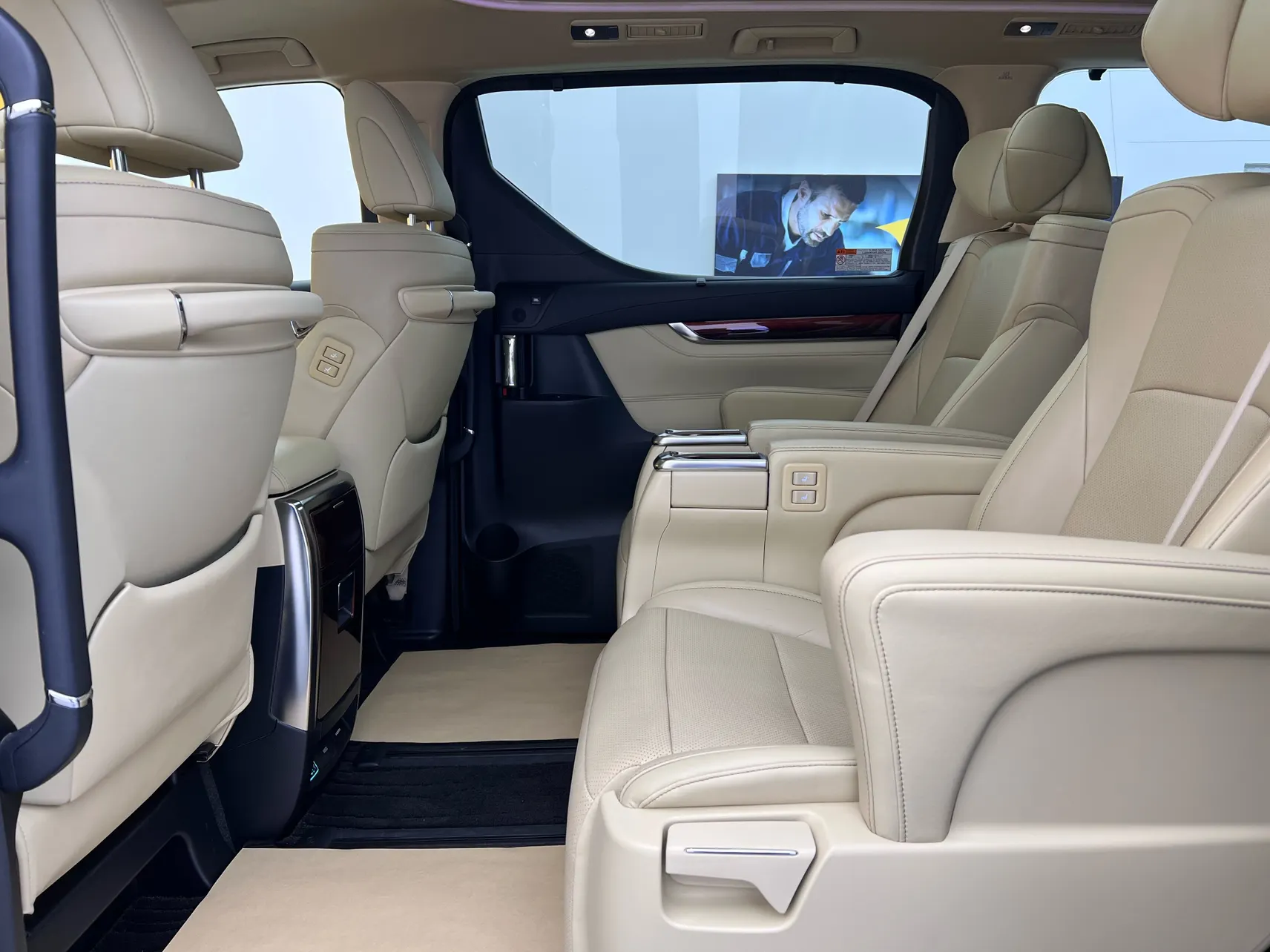 Toyota Alphard, 2017 19