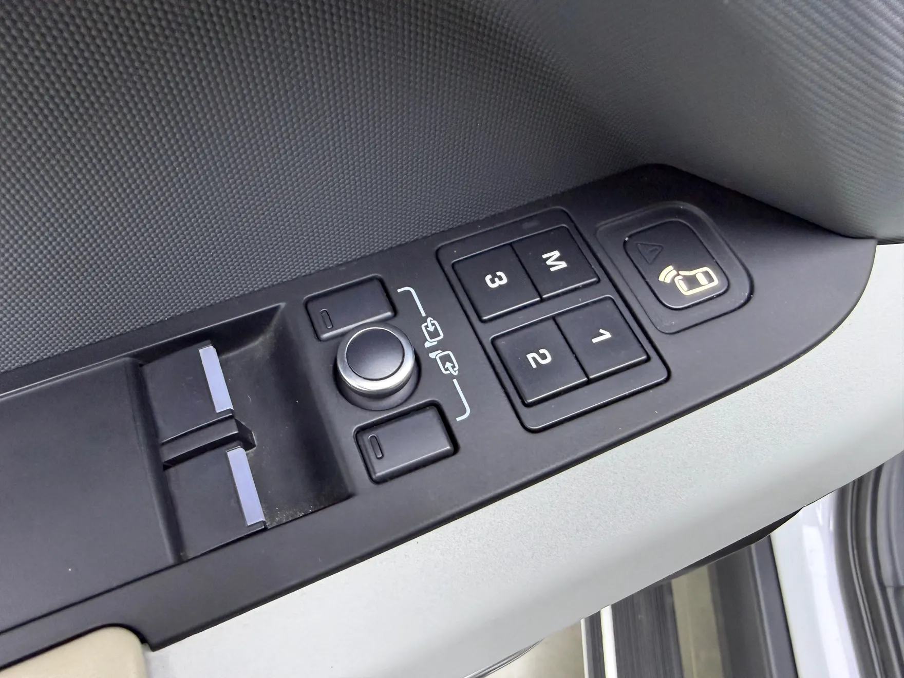 Land Rover Defender, 2023 27