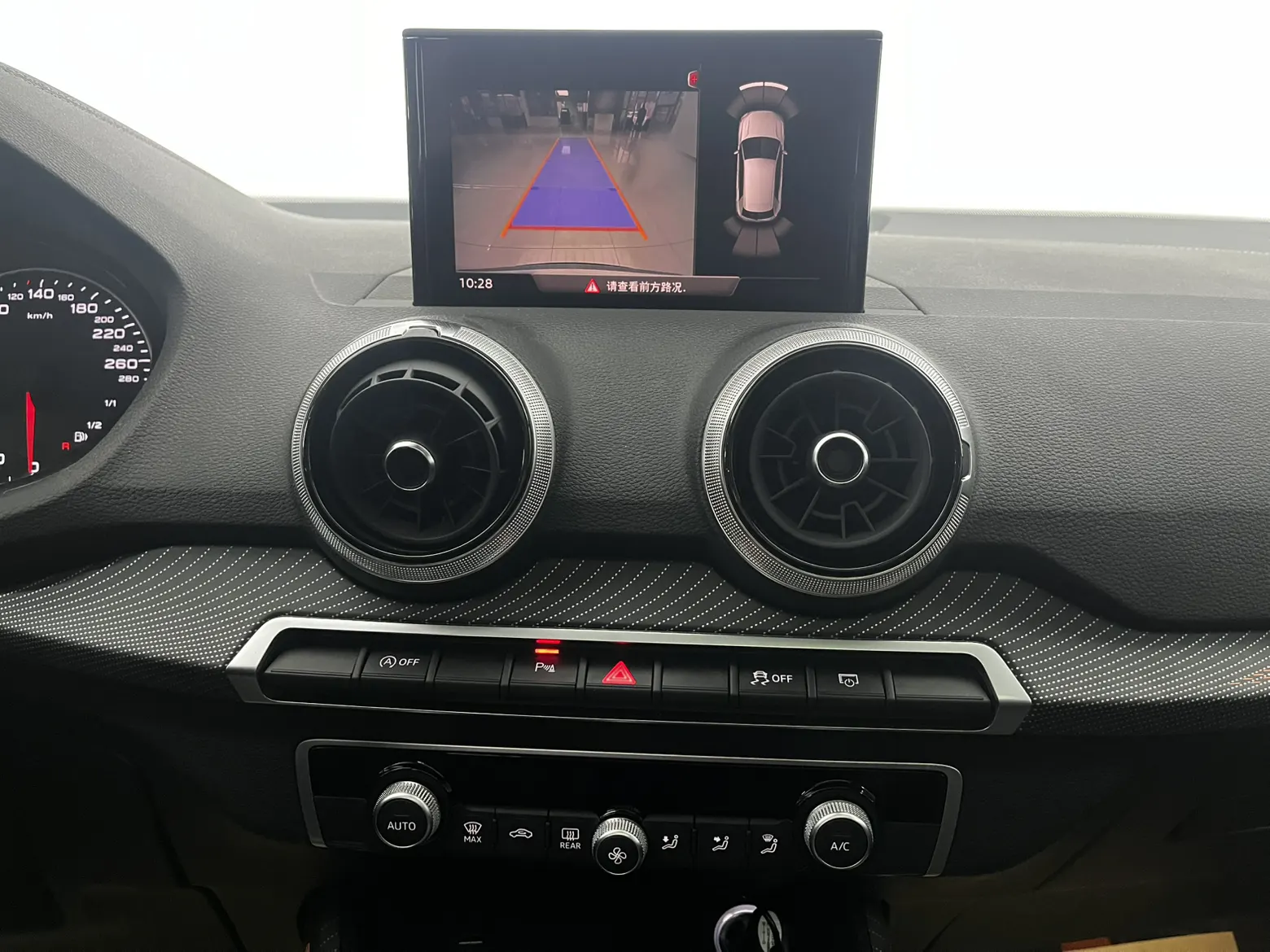 Audi Q2L 35 TFSI, 2024 16