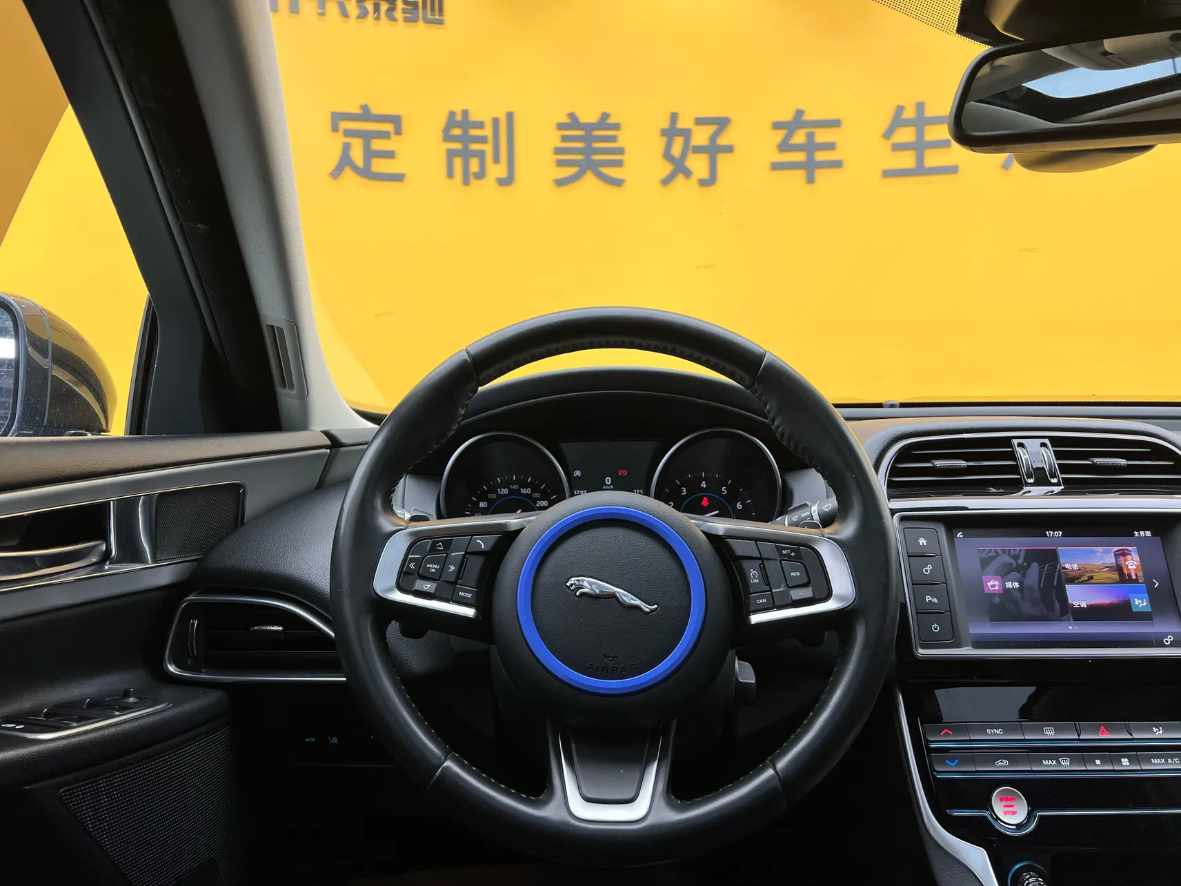 Jaguar XEL, 2019 25