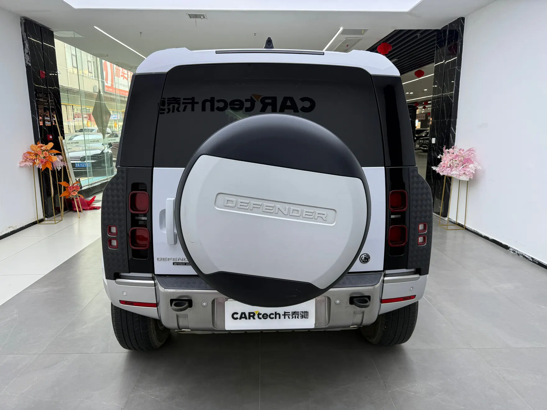 Land Rover Defender, 2023 6