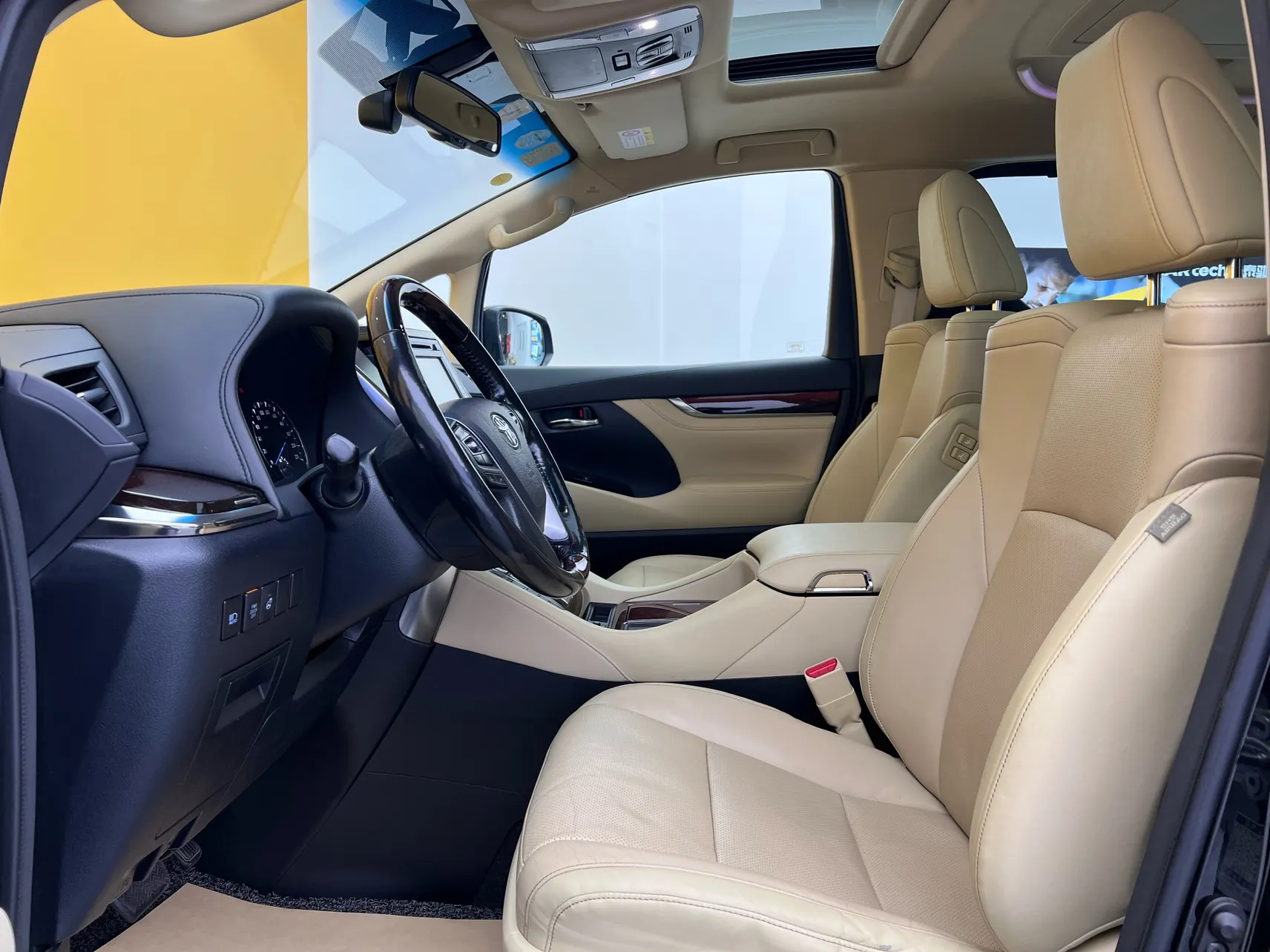 Toyota Alphard, 2017 17