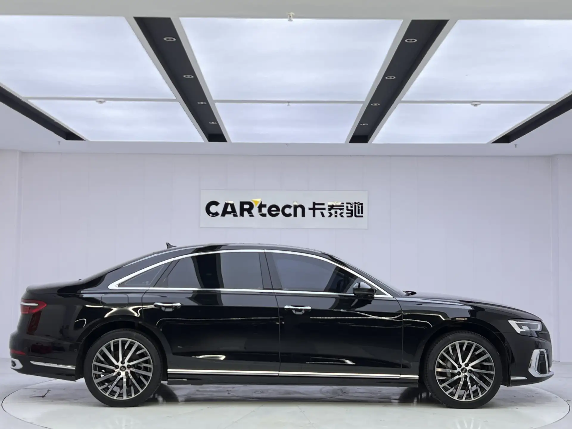 Audi A8L 50 TFSI, 2024 4