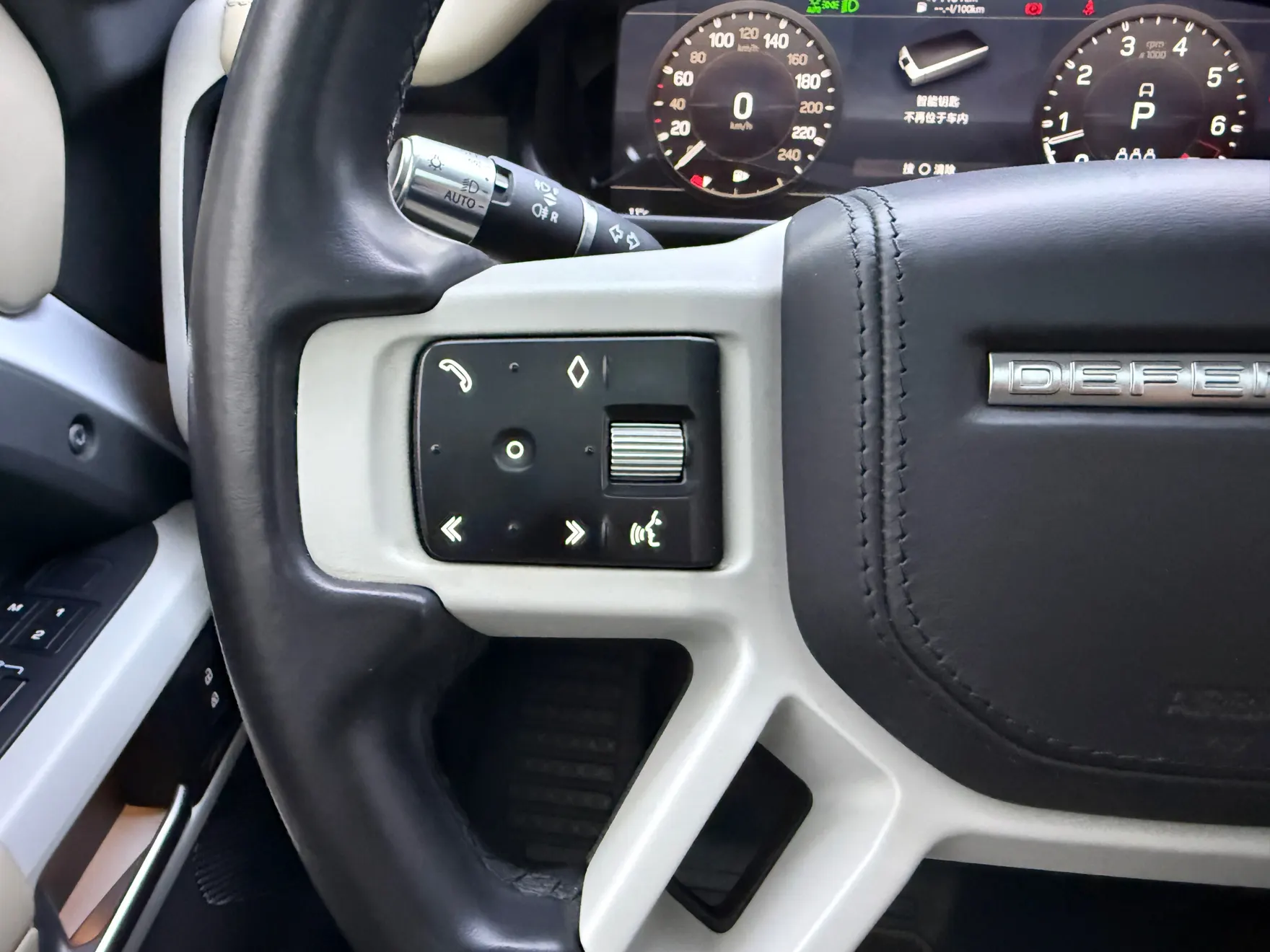 Land Rover Defender, 2023 15
