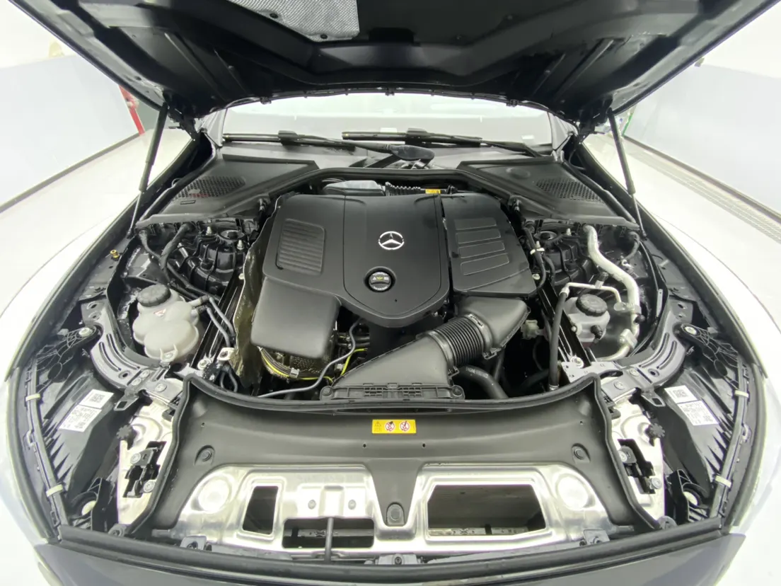 Mercedes-Benz E 300 L, 2025 12
