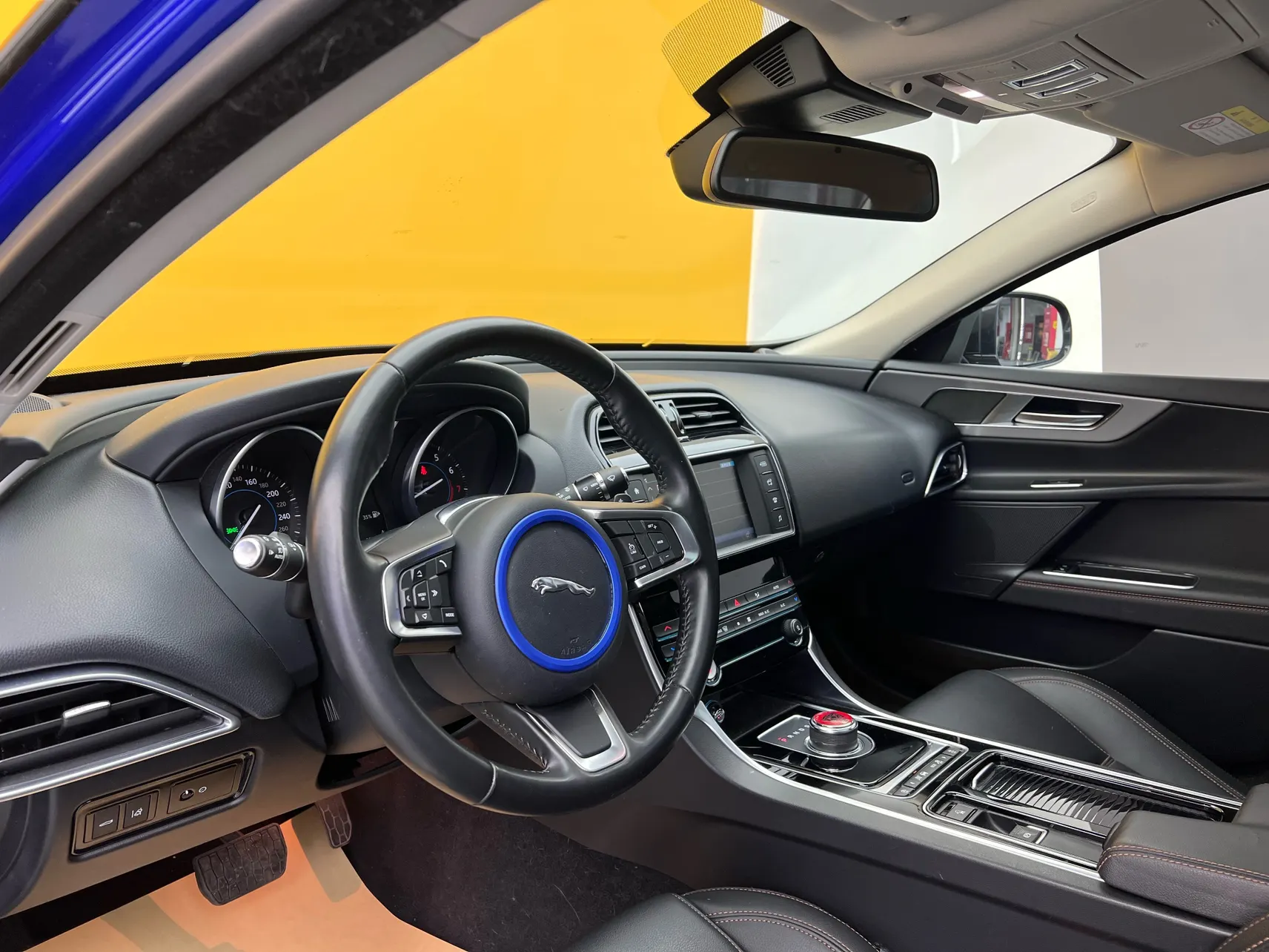 Jaguar XEL, 2019 24