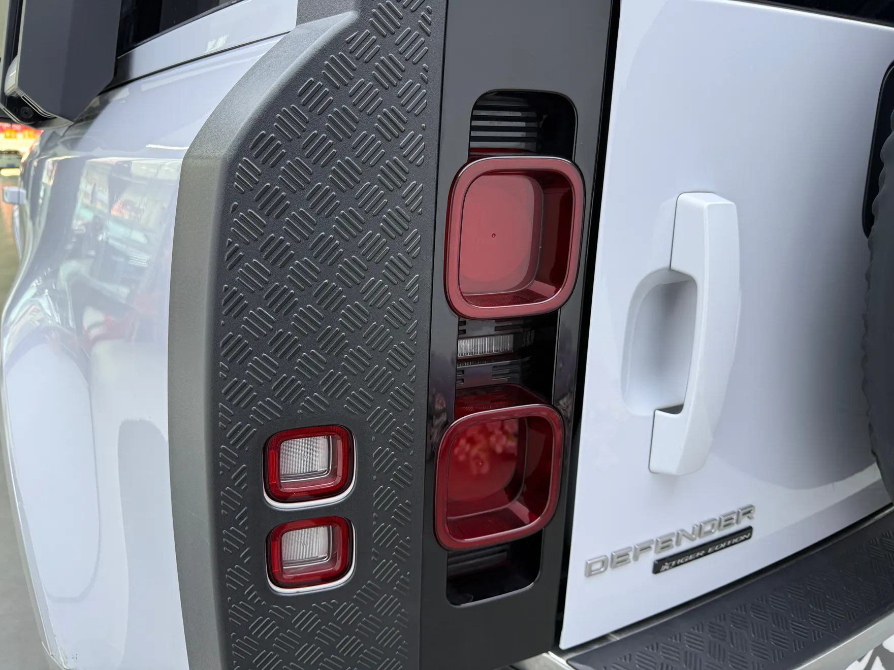 Land Rover Defender, 2023 10