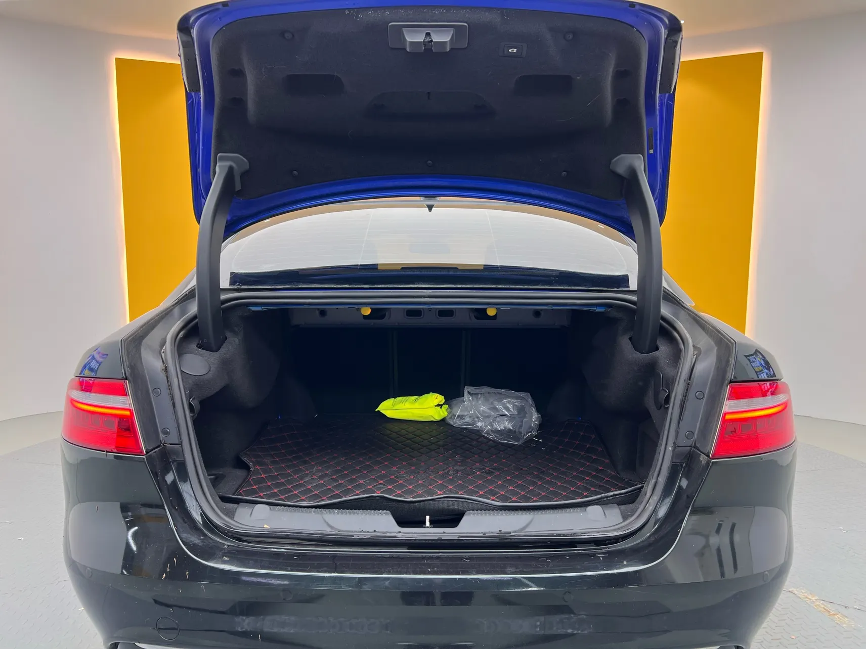 Jaguar XEL, 2019 11