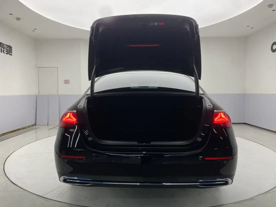 Mercedes-Benz E 300 L, 2025 32