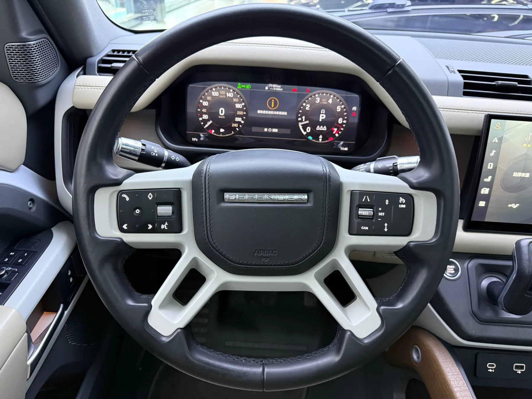 Land Rover Defender, 2023 25
