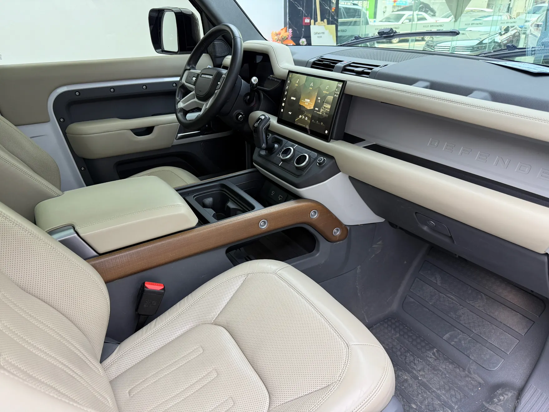 Land Rover Defender, 2023 19