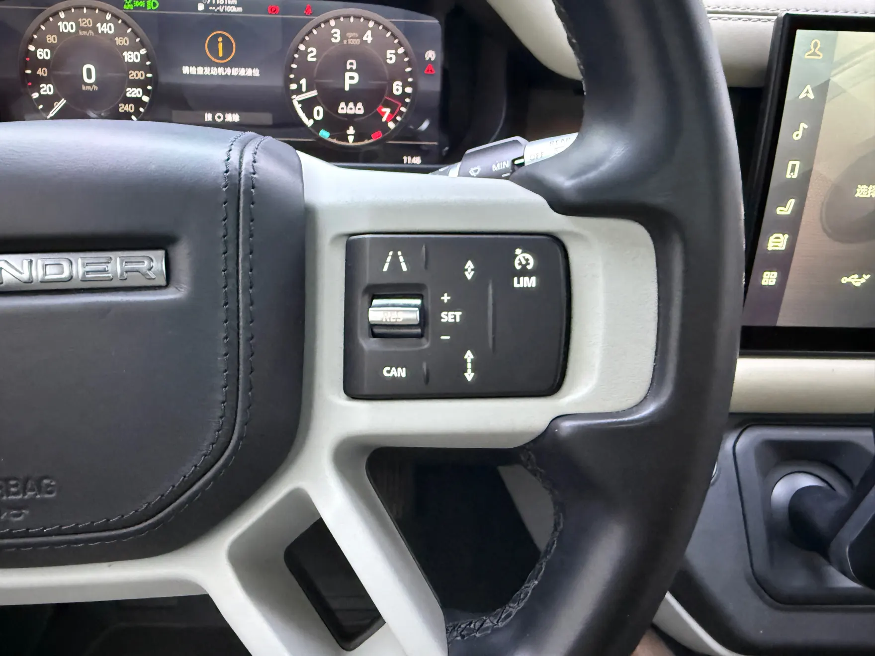 Land Rover Defender, 2023 24
