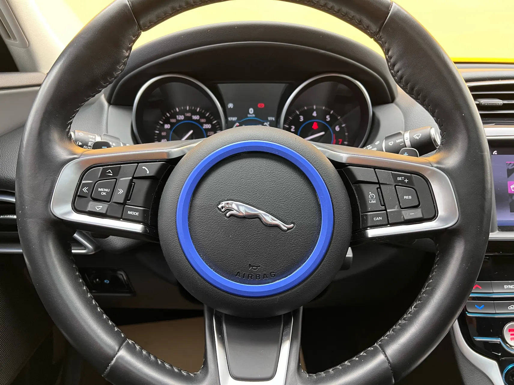 Jaguar XEL, 2019 15