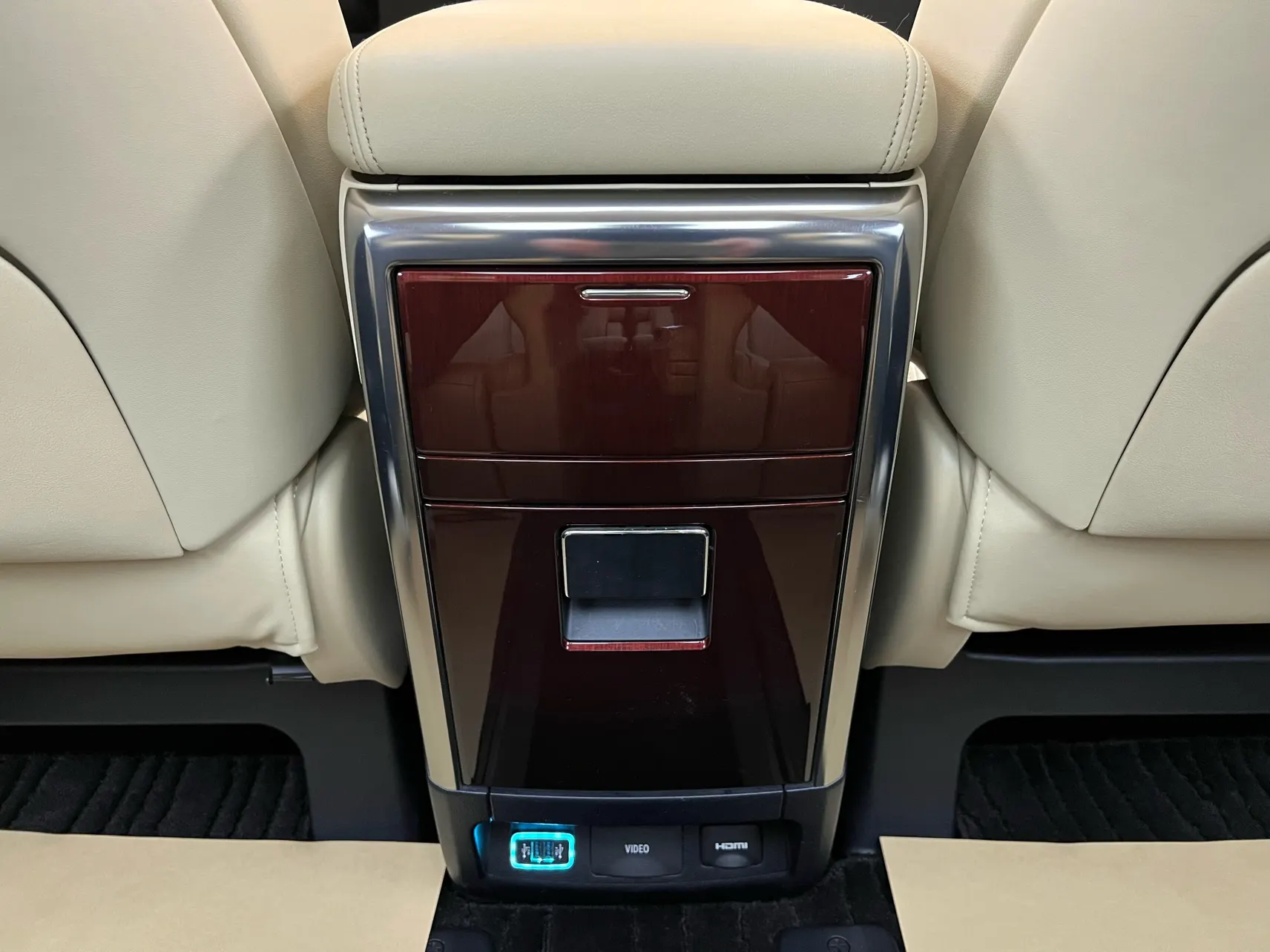 Toyota Alphard, 2017 36