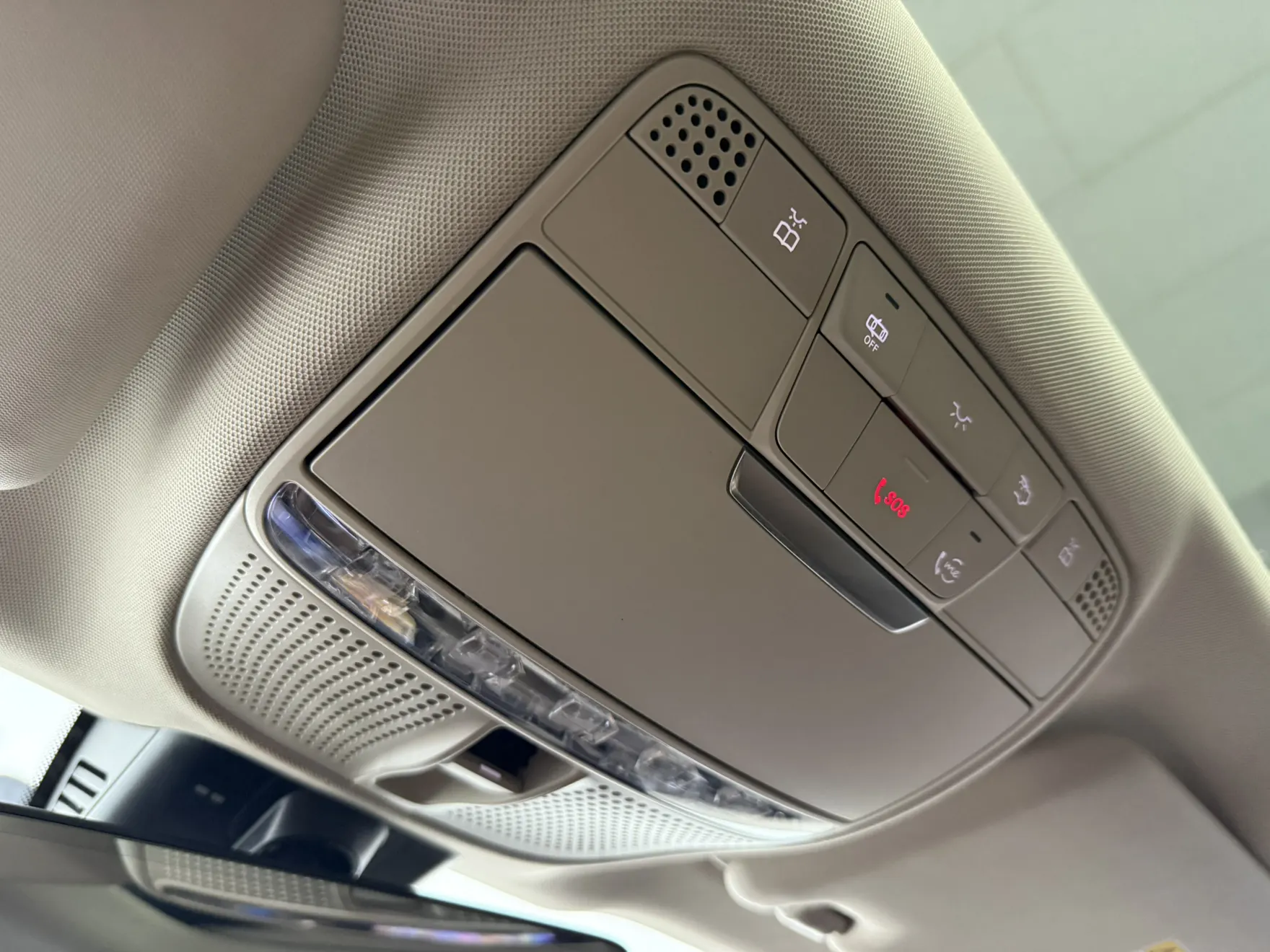 Mercedes-Benz E 300 L, 2023 13