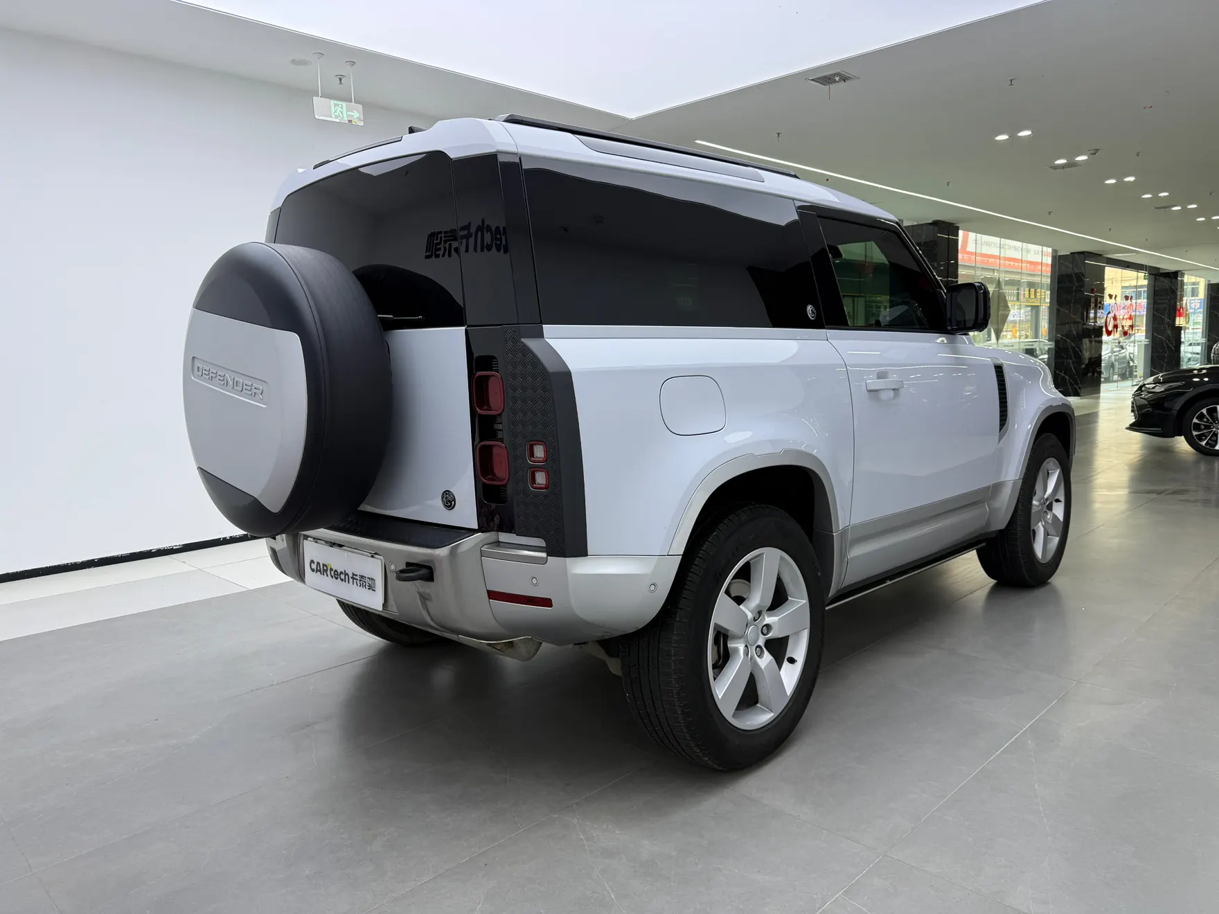 Land Rover Defender, 2023 все фото