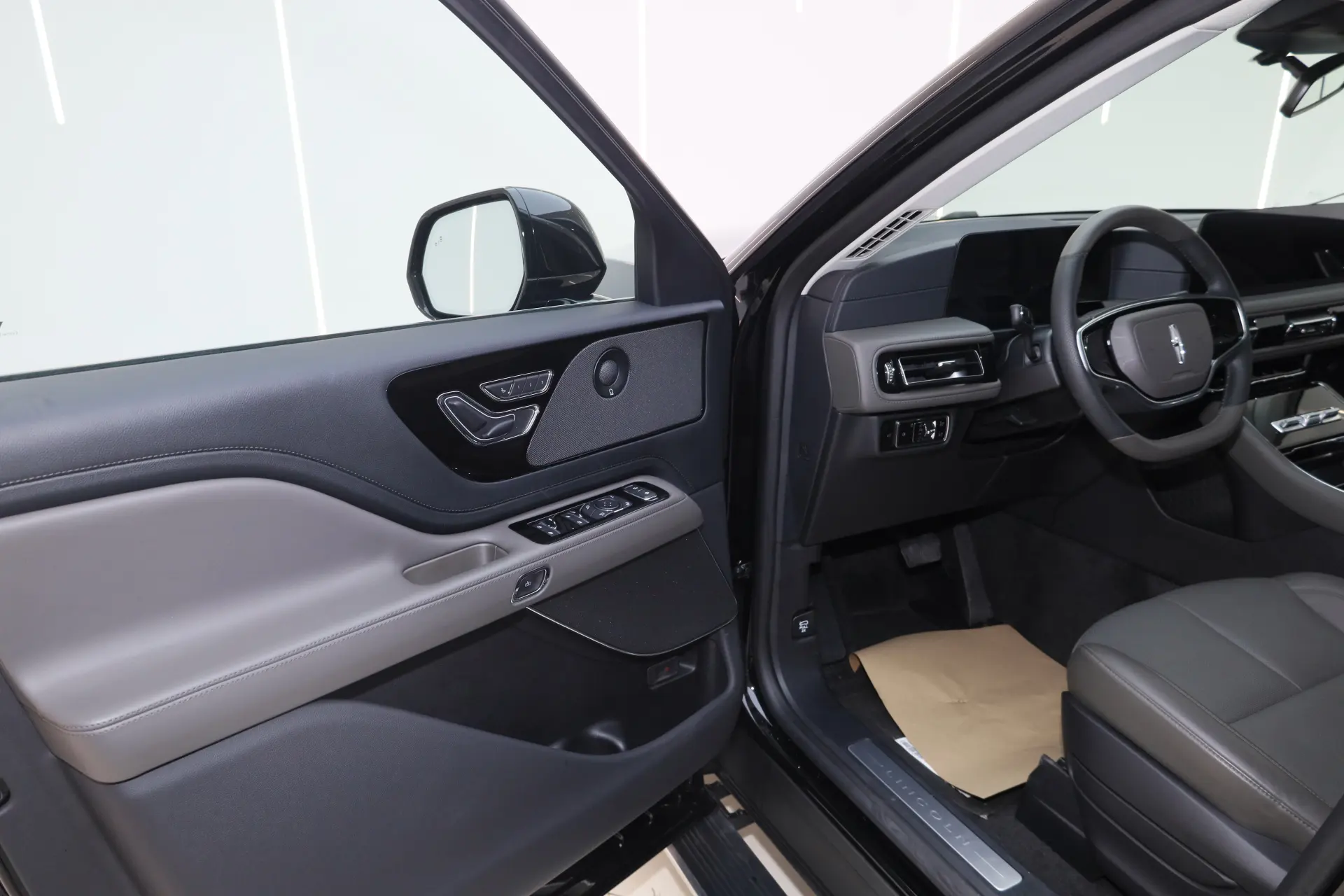 Lincoln Aviator, 2025 30