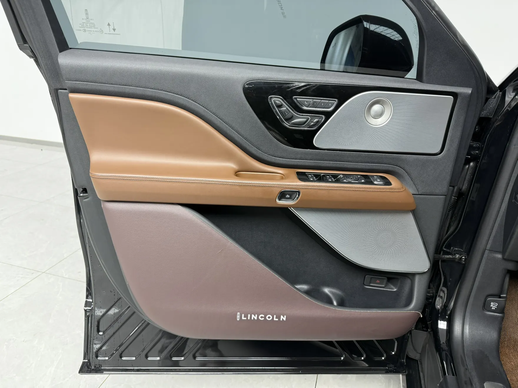 Lincoln Aviator, 2022 11