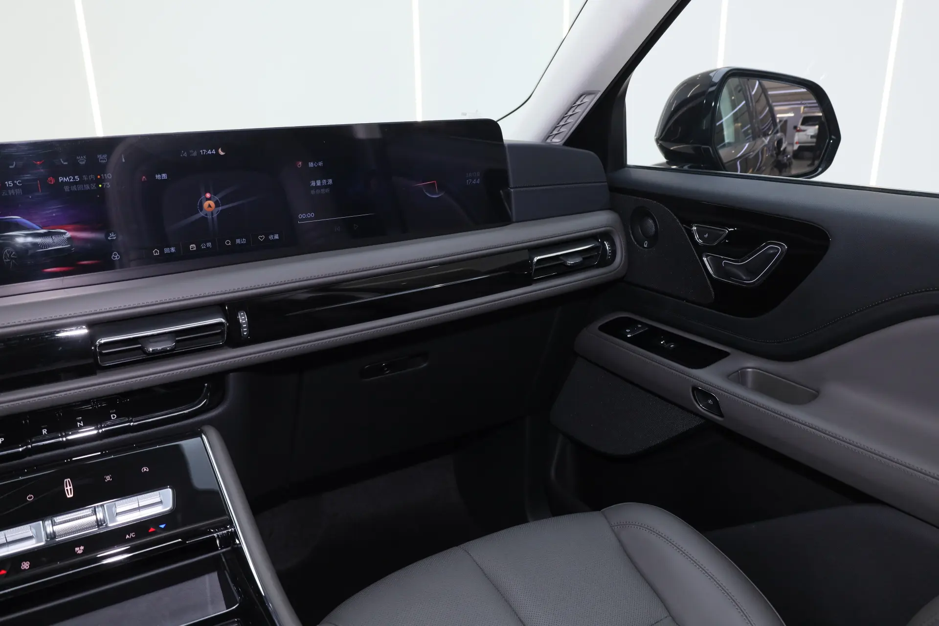Lincoln Aviator, 2025 32