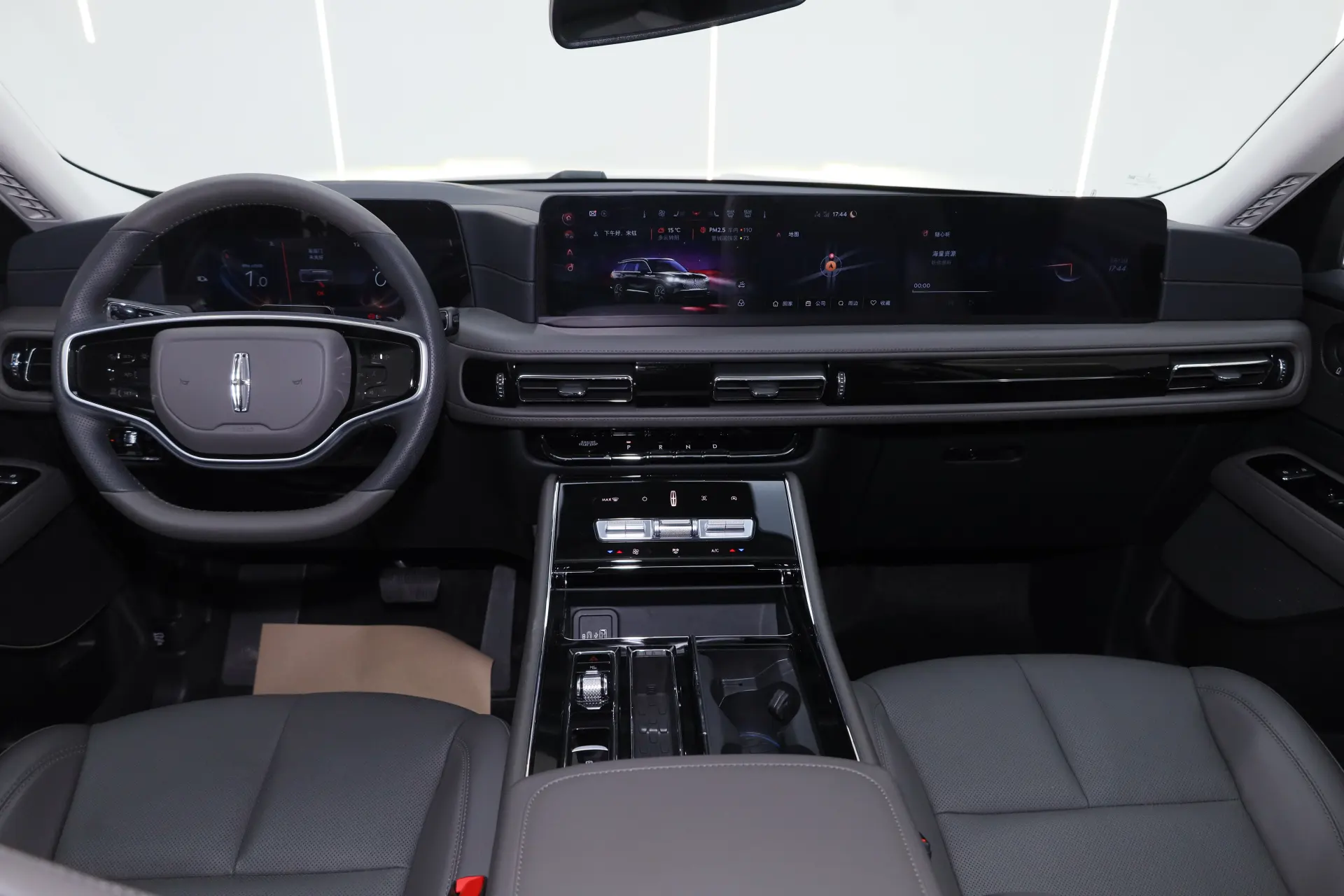 Lincoln Aviator, 2025 14