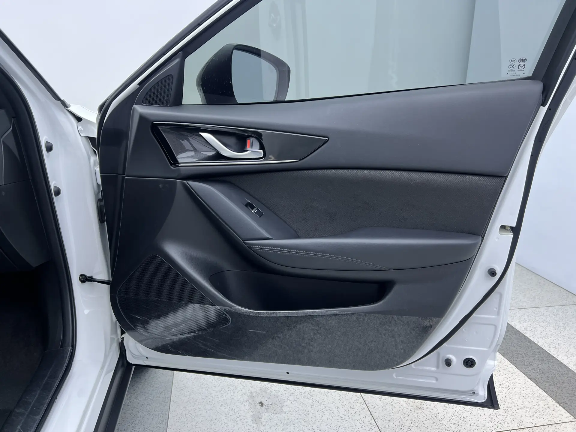 Mazda CX-4, 2023 23
