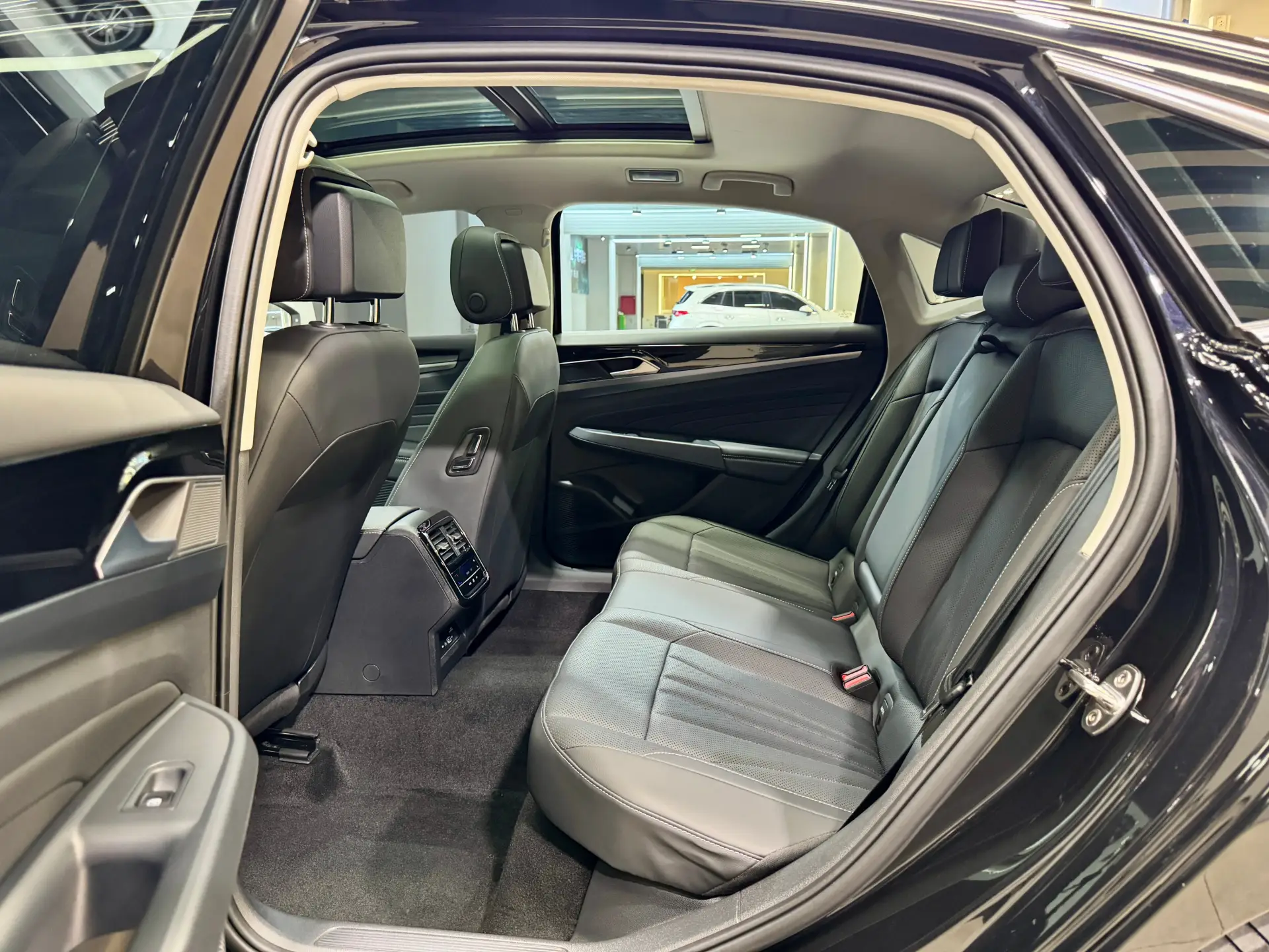 Volkswagen Passat, 2025 24