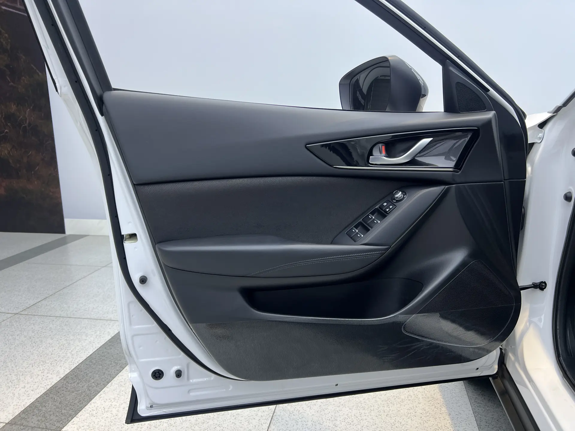 Mazda CX-4, 2023 12