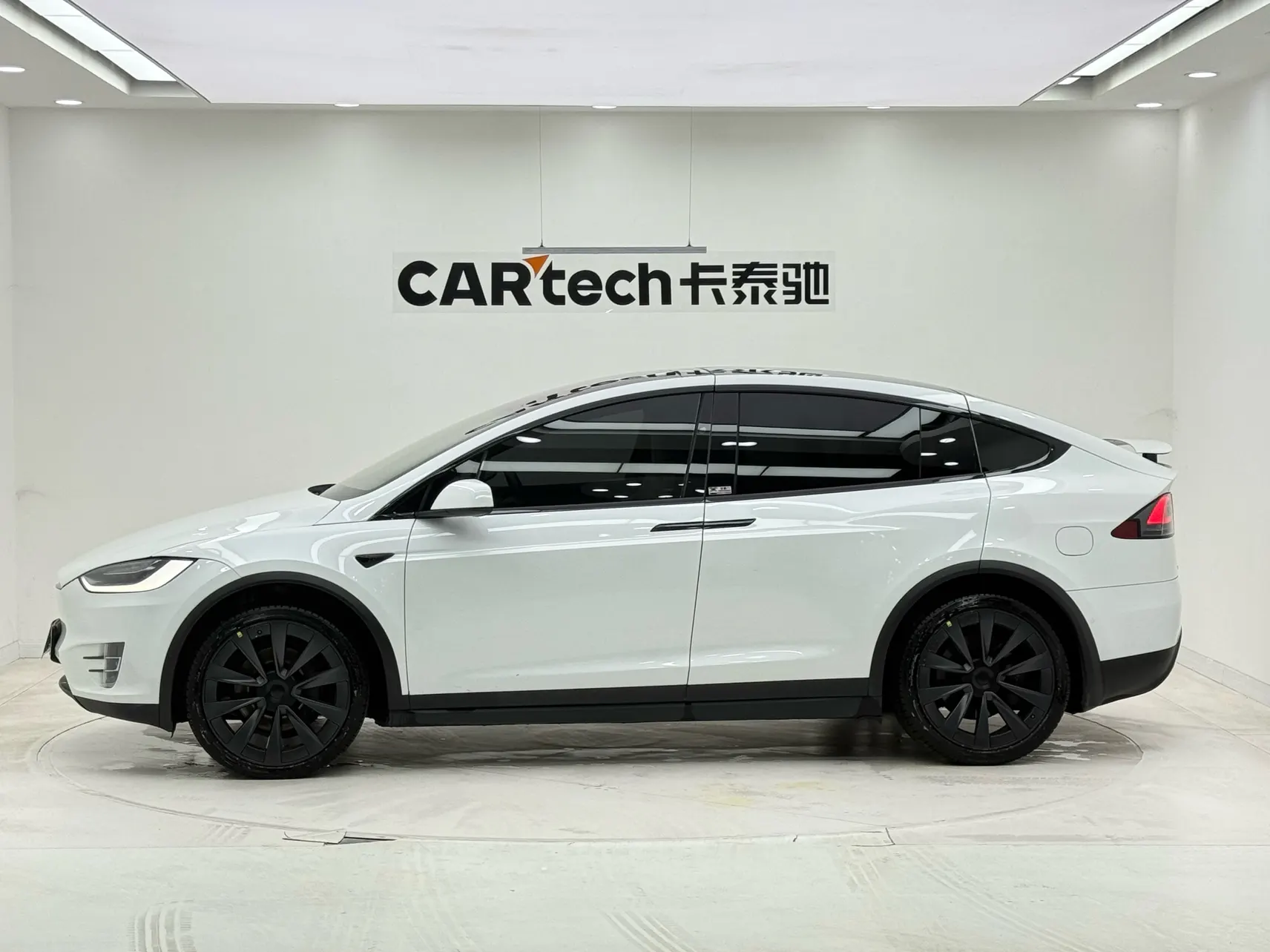 Tesla Model X, 2019 7