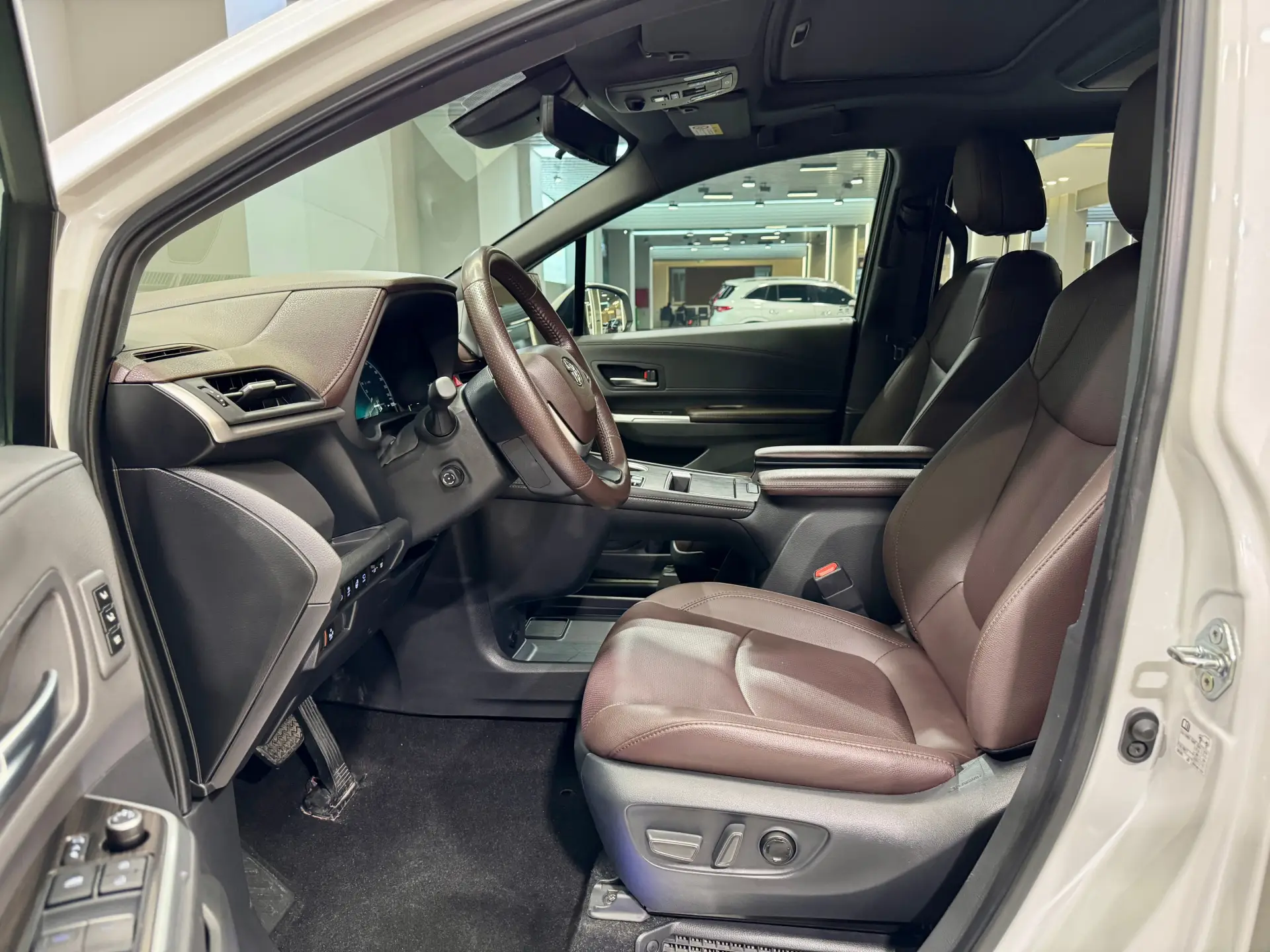 Toyota Sienna, 2023 14