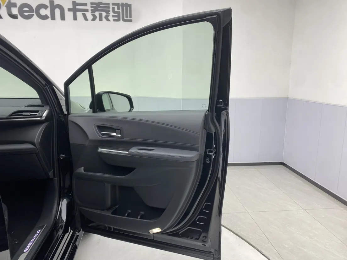 Toyota Sienna, 2025 25