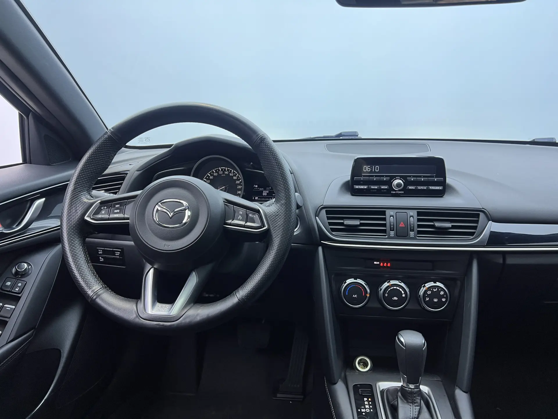 Mazda CX-4, 2023 25