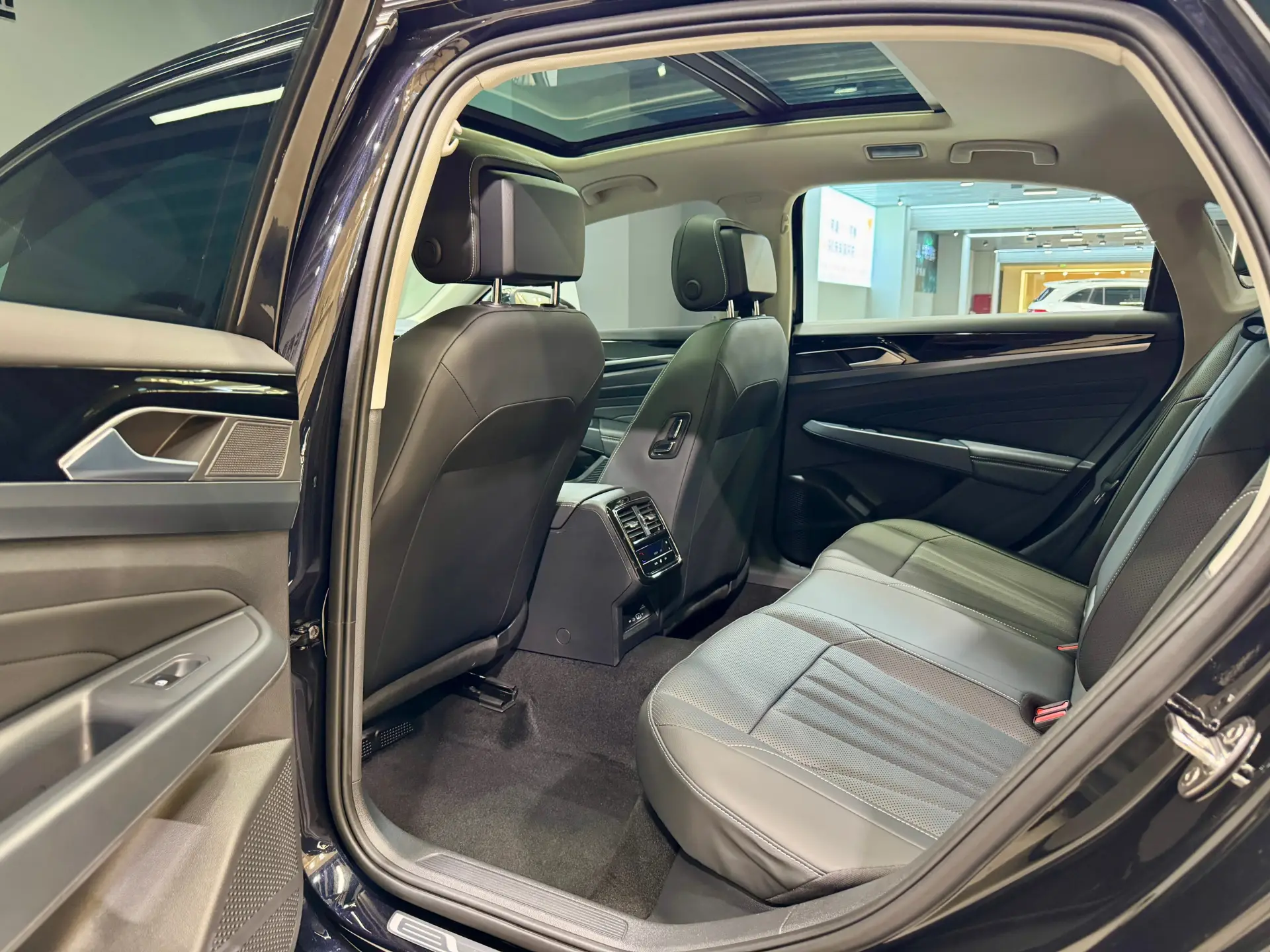 Volkswagen Passat, 2025 25