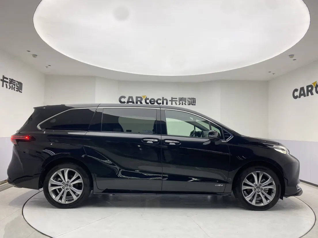 Toyota Sienna, 2025 4