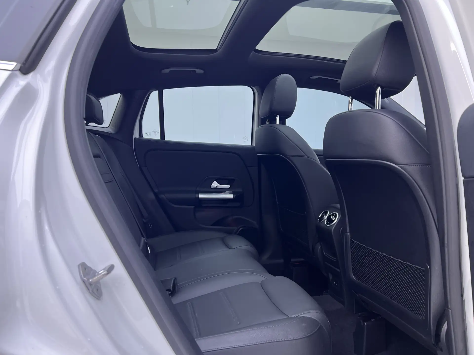 Mercedes-Benz GLA 200, 2020 25
