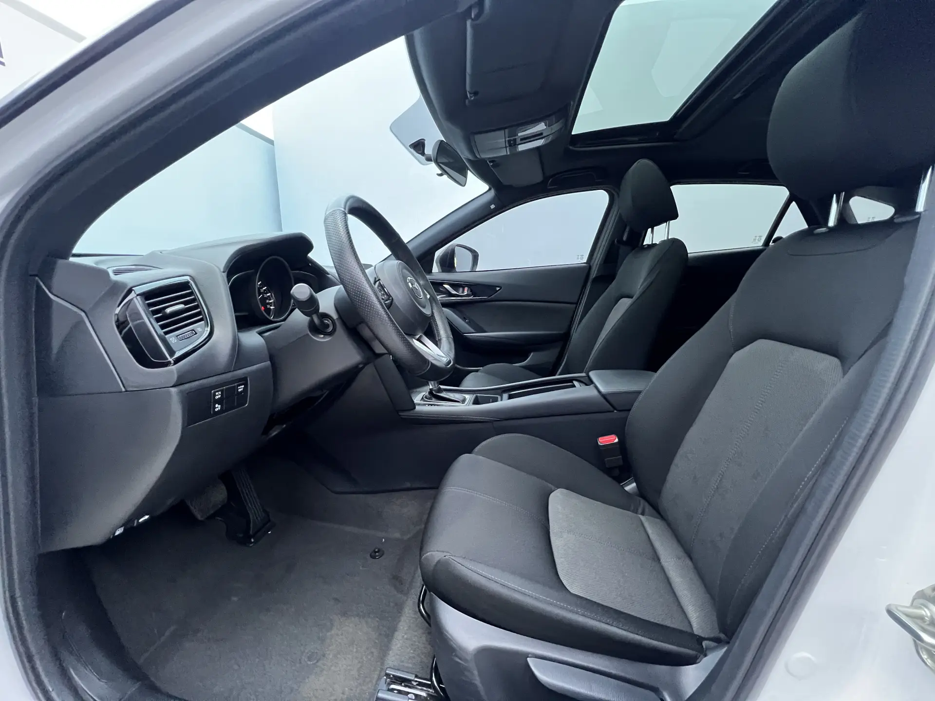 Mazda CX-4, 2023 11
