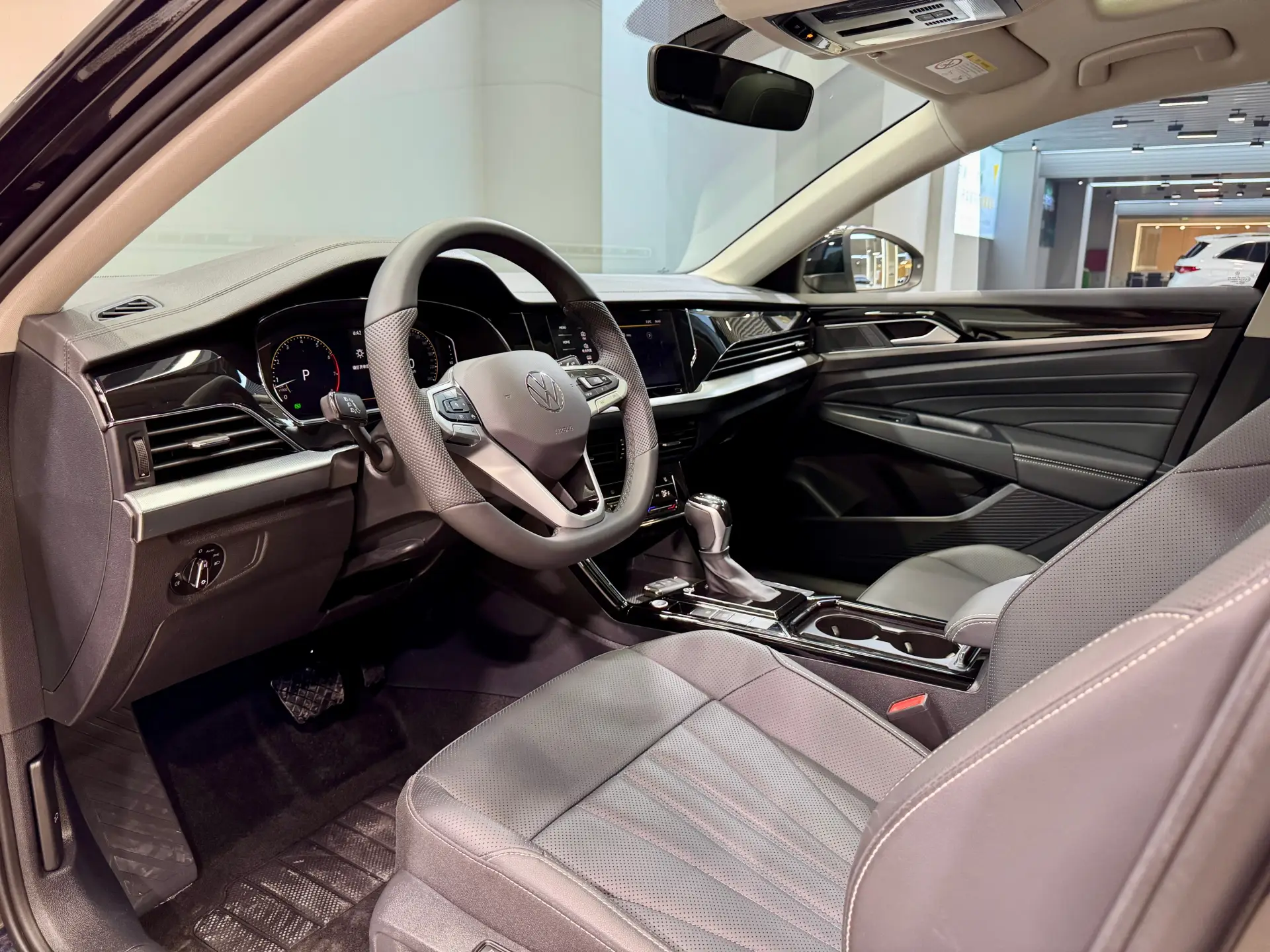 Volkswagen Passat, 2025 14