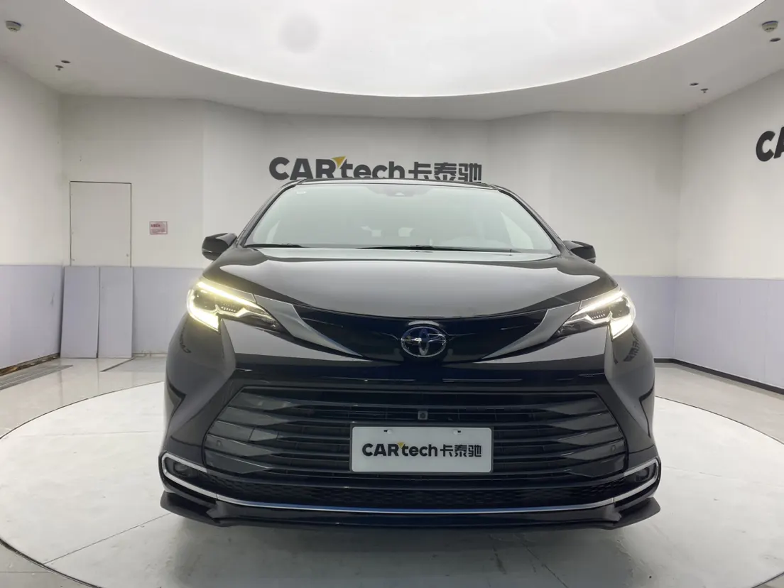 Toyota Sienna, 2025 3