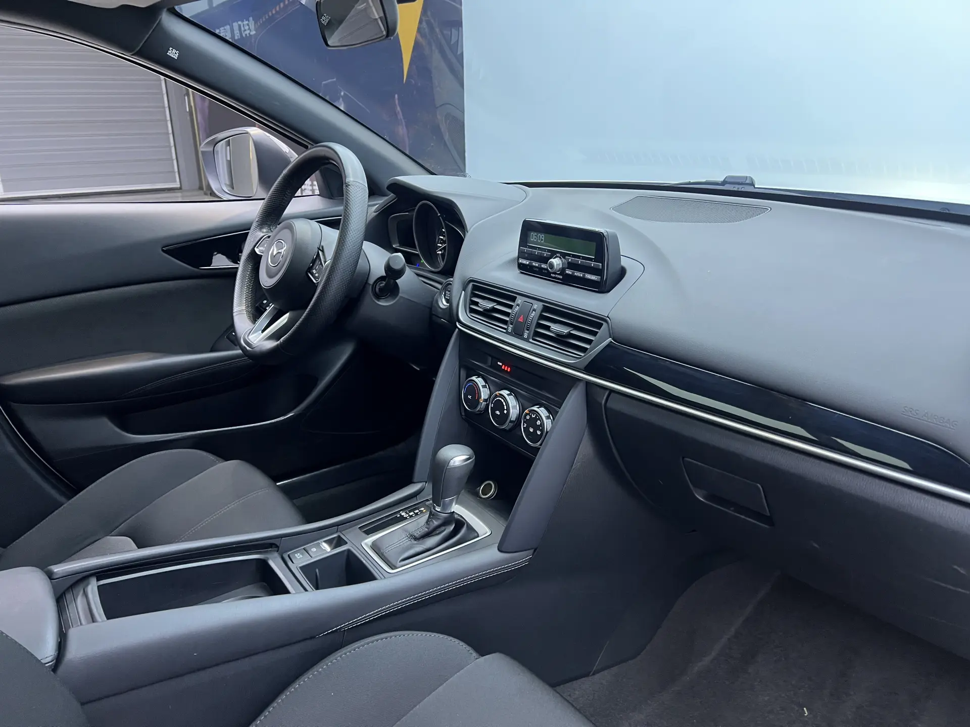 Mazda CX-4, 2023 21