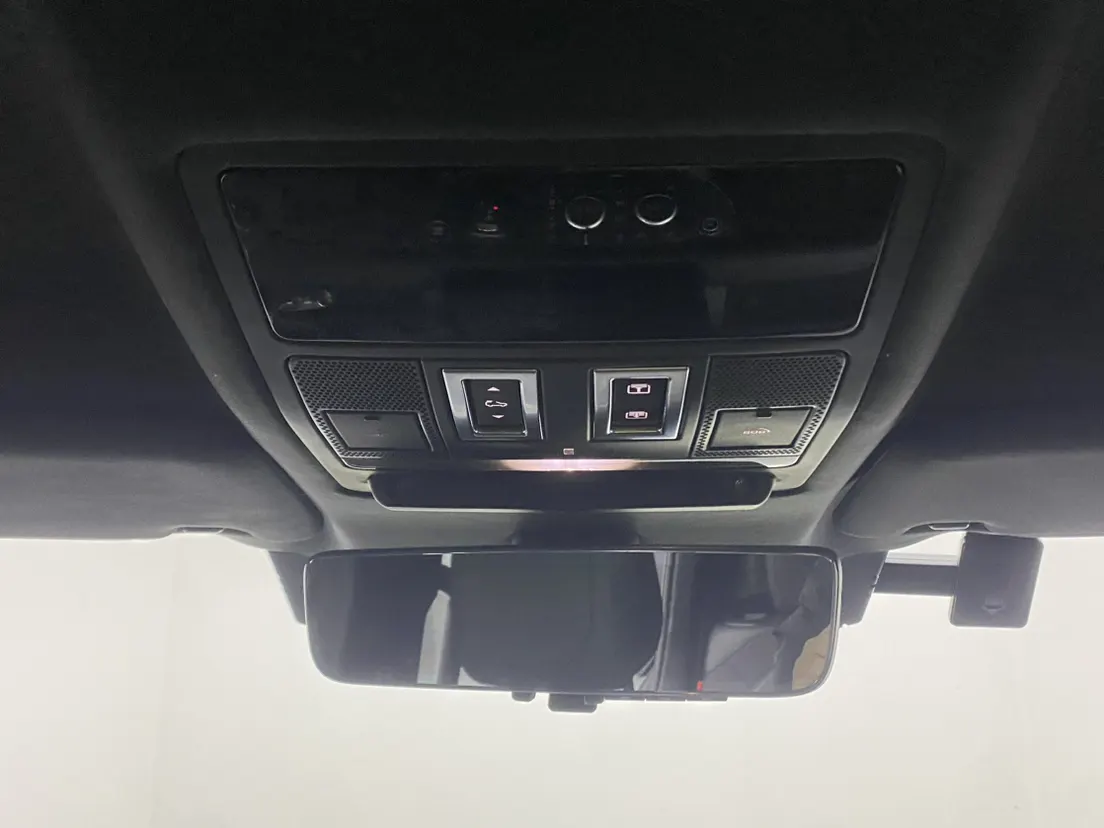 Land Rover Defender, 2023 28