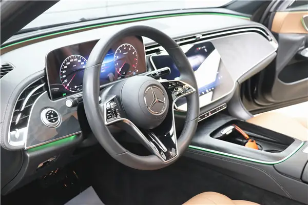 Mercedes-Benz E 300, 2024 13