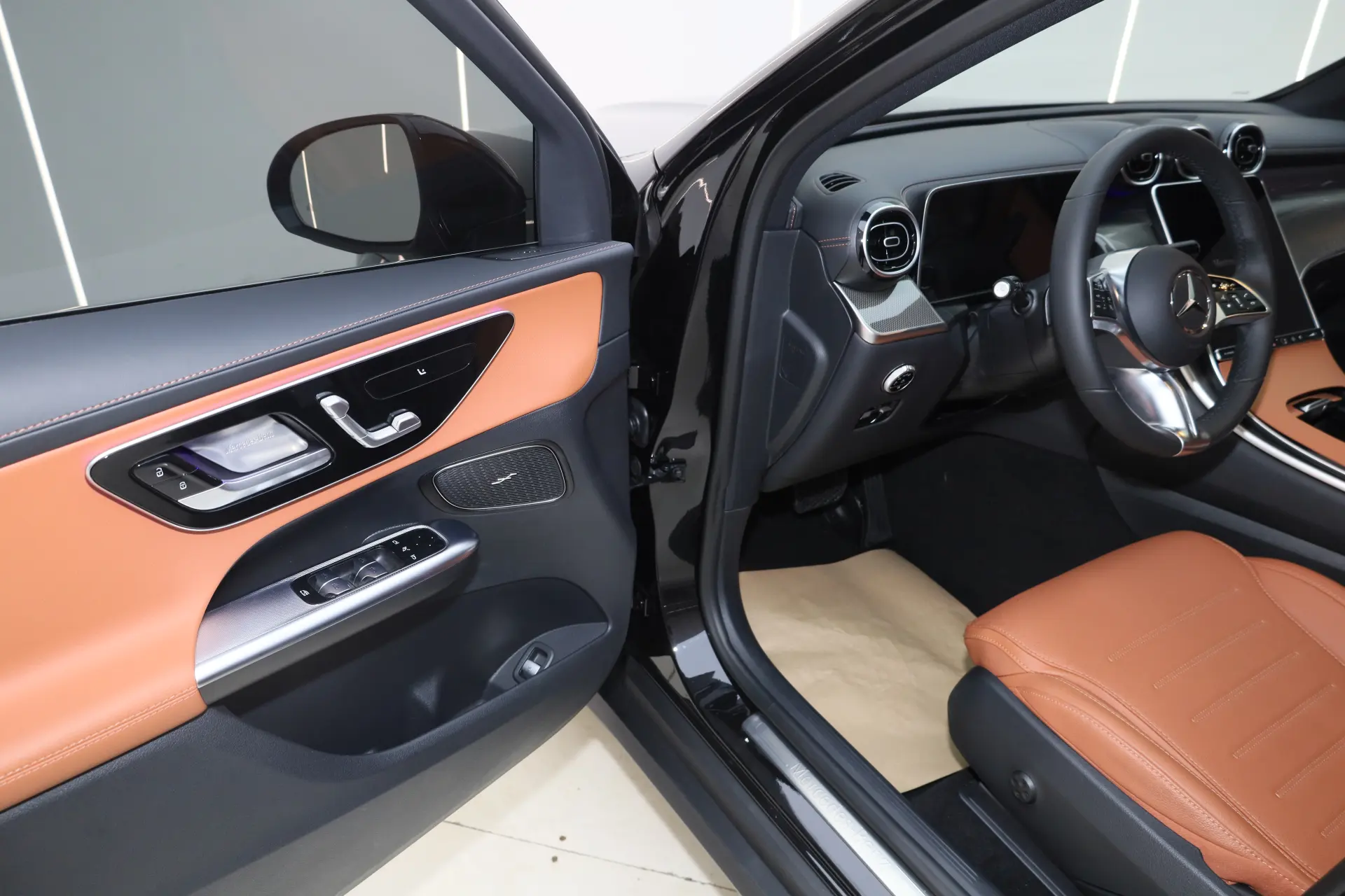 Mercedes-Benz GLC 260 L, 2026 29