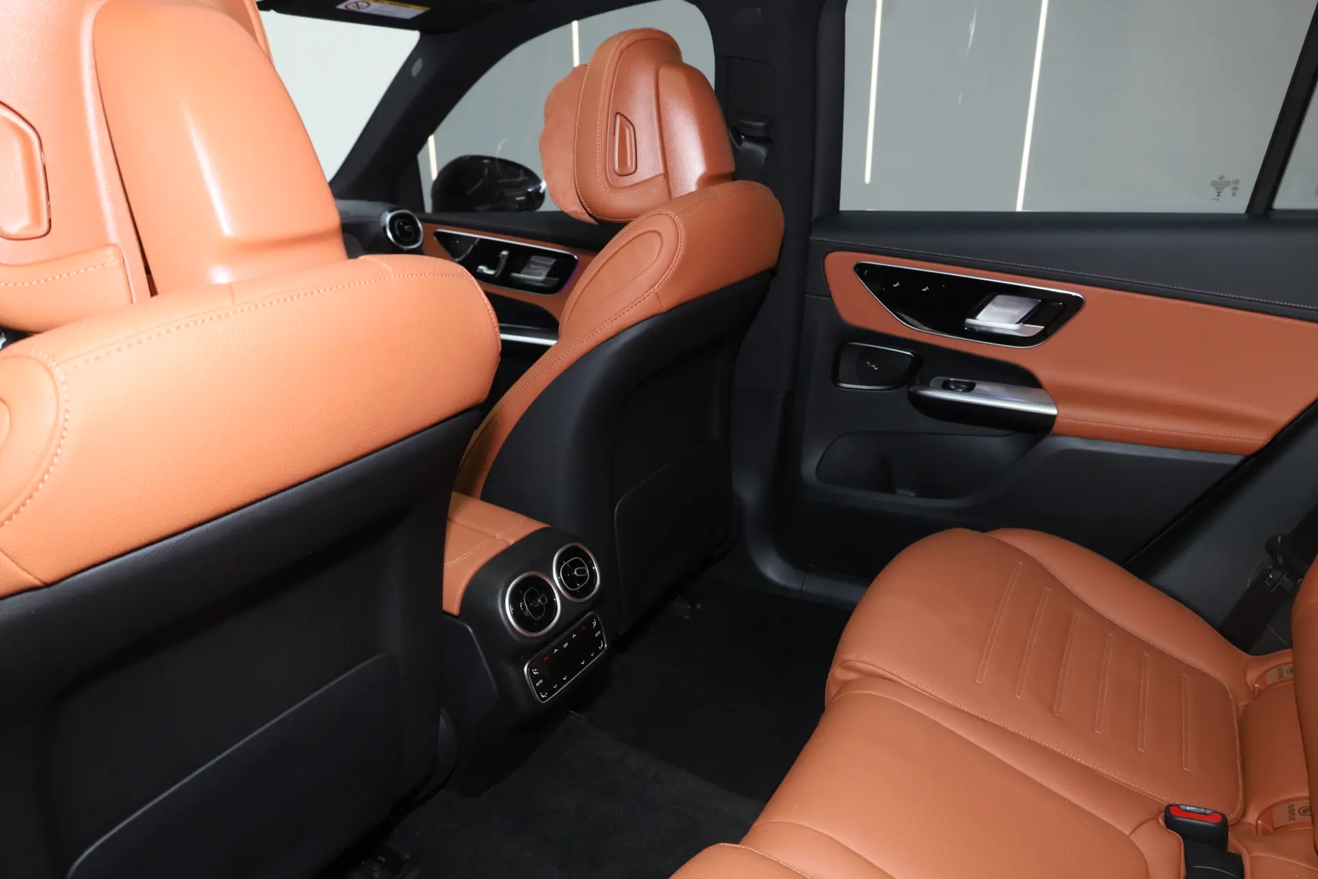 Mercedes-Benz GLC 260 L, 2026 21