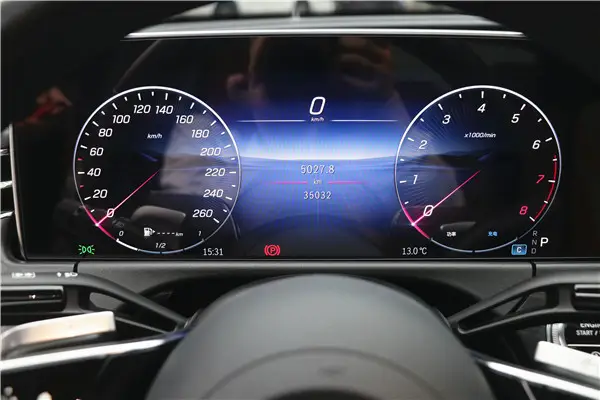 Mercedes-Benz E 300, 2024 3