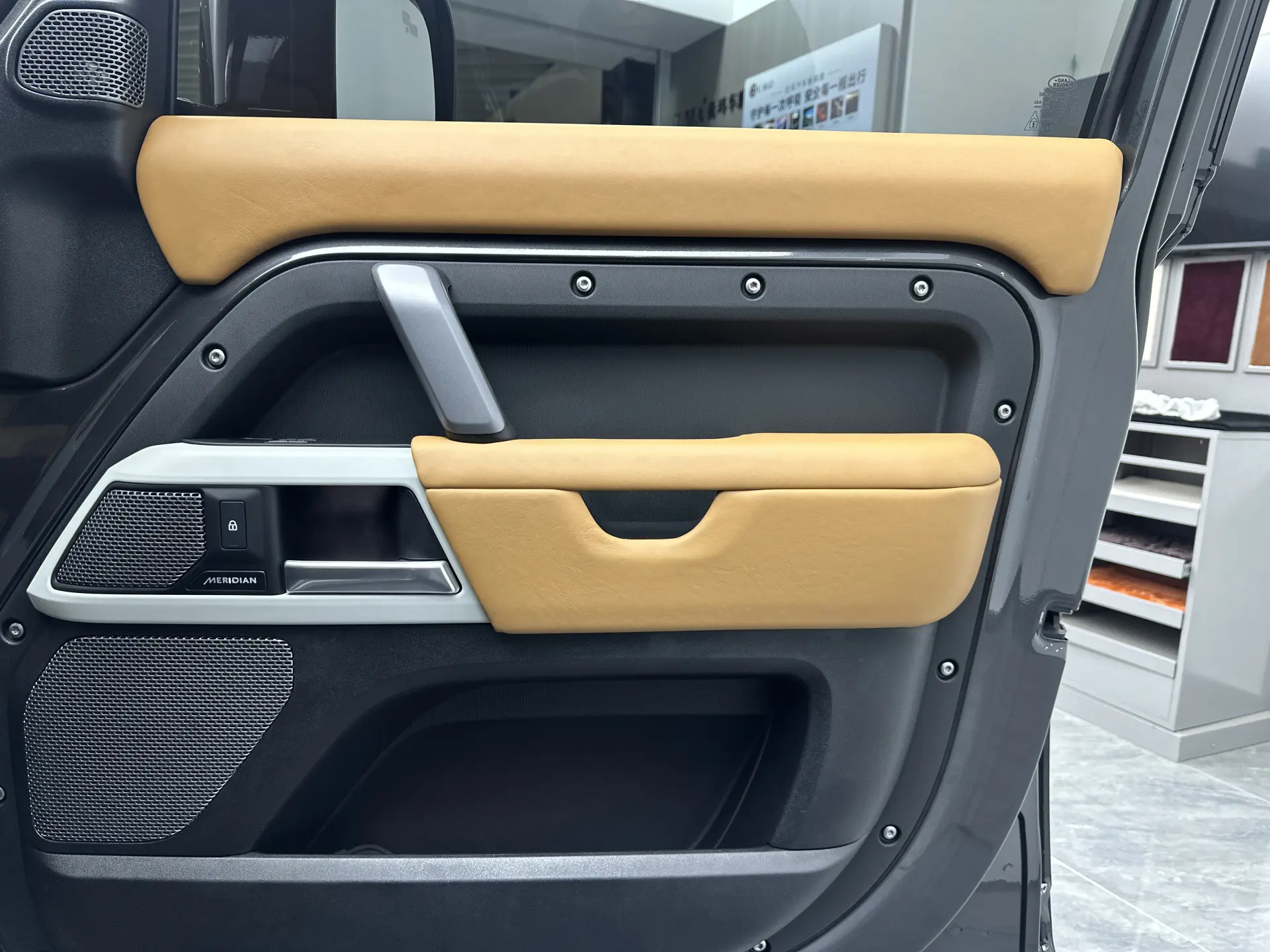 Land Rover Defender, 2024 24