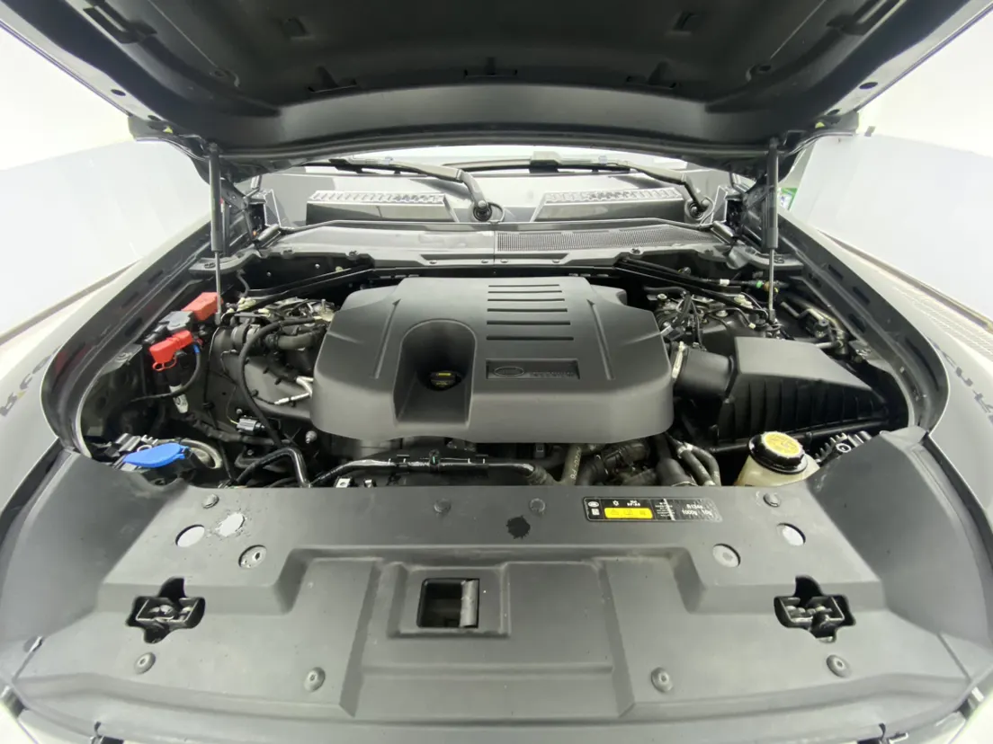 Land Rover Defender, 2023 12