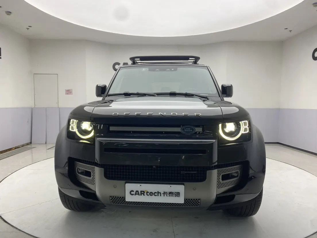 Land Rover Defender, 2023 3