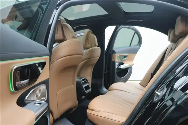 Mercedes-Benz E 300, 2024 6